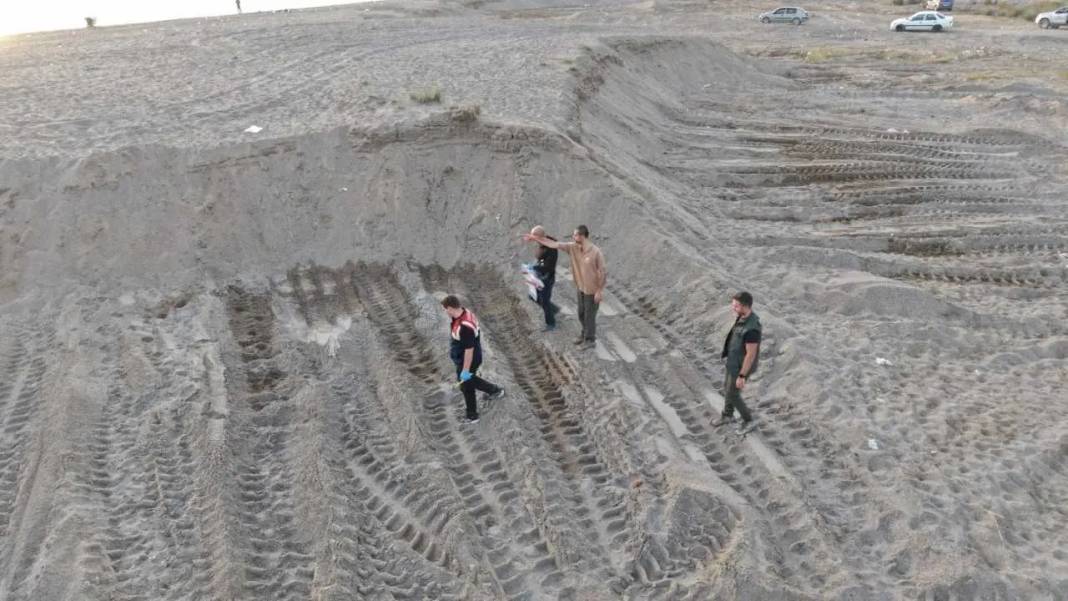 Kum Hırsızlarının Kevgire Çevirdiği Sahil Böyle Görüntülendi! 9